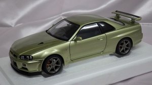 画像1: オートアート 日産 スカイライン GT-R(R34) V-specII Nur MILLENNIUM JADE フル開閉モデル
