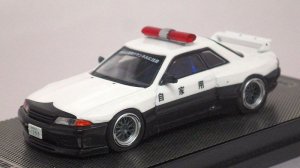 画像1: INNO MODELS 日産 スカイライン GT-R(R32) パンデム/ロケットバニー JAPAN POLICE LIVERY DRIFT CAR WHITE/BLACK