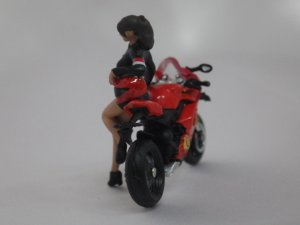 画像5: MINI GT ドカティ パニガーレ V4 S w/Ducati Girl RED