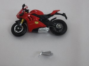 下部マフラー部、マグネットで付け替え可能