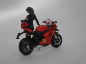 画像4: MINI GT ドカティ パニガーレ V4 S w/Ducati Girl RED
