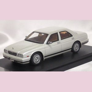 画像: ハイストーリー ニッサン シーマ タイプIII リミテッド L 1991 シルキースノーパール