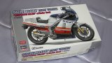 画像: ハセガワ スズキ RG400Γ 前期型　EARLY VERSION(1985) アンダーカウル付き RED/WHITE