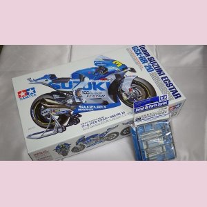 画像: タミヤ S=1/12 Team SUZUKI ECSTAR GSX-RR '20+Detail-Up Parts SUZUKI GSX-RR '20 FRONT FORK SET