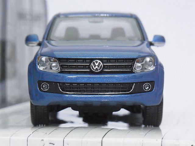 ミニチャンプス VW AMAROK 2009 BLUE.MET - Tada TooL Garage