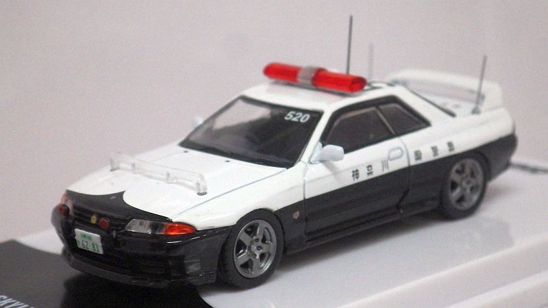画像1: INNO MODELS ニッサン スカイライン GT-R(R32) 神奈川県警パトロールカー WHITE/BLACK