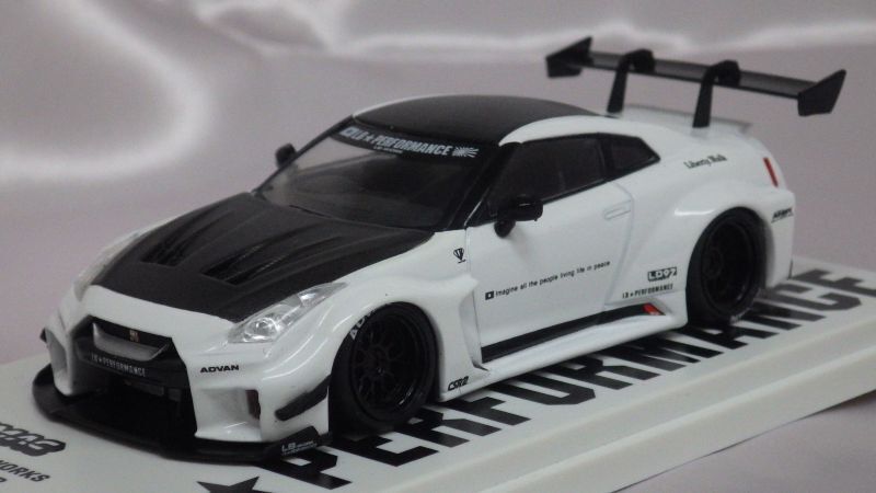 画像1: ターマックワークス ニッサン LB-Silhouette WORKS GT NISSAN 35GT-RR WHITE