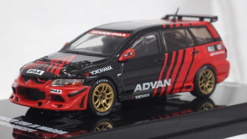 INNO Models 1/64 三菱 ランサー エボリューション IX ワゴン ADVAN Livery with Racecar Interior