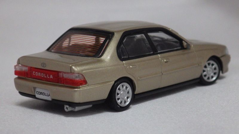 64B0252 BM CREATIONS 1/64 トヨタ カローラ 1996 AE100 シャンパン (RHD)