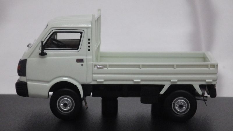 安く 買う に は スバル サンバー トラック 4WD 1980 ホワイト （1/43