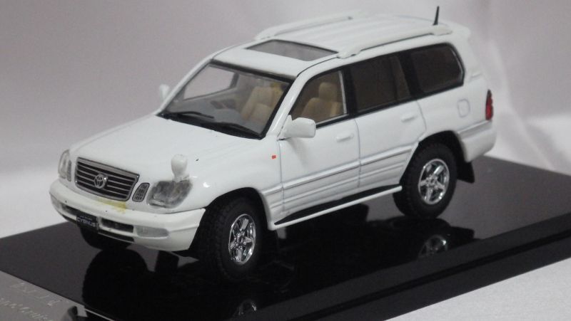 画像1: G.C.D TOYOTA Land Cruiser(UZJ100W) WHITE