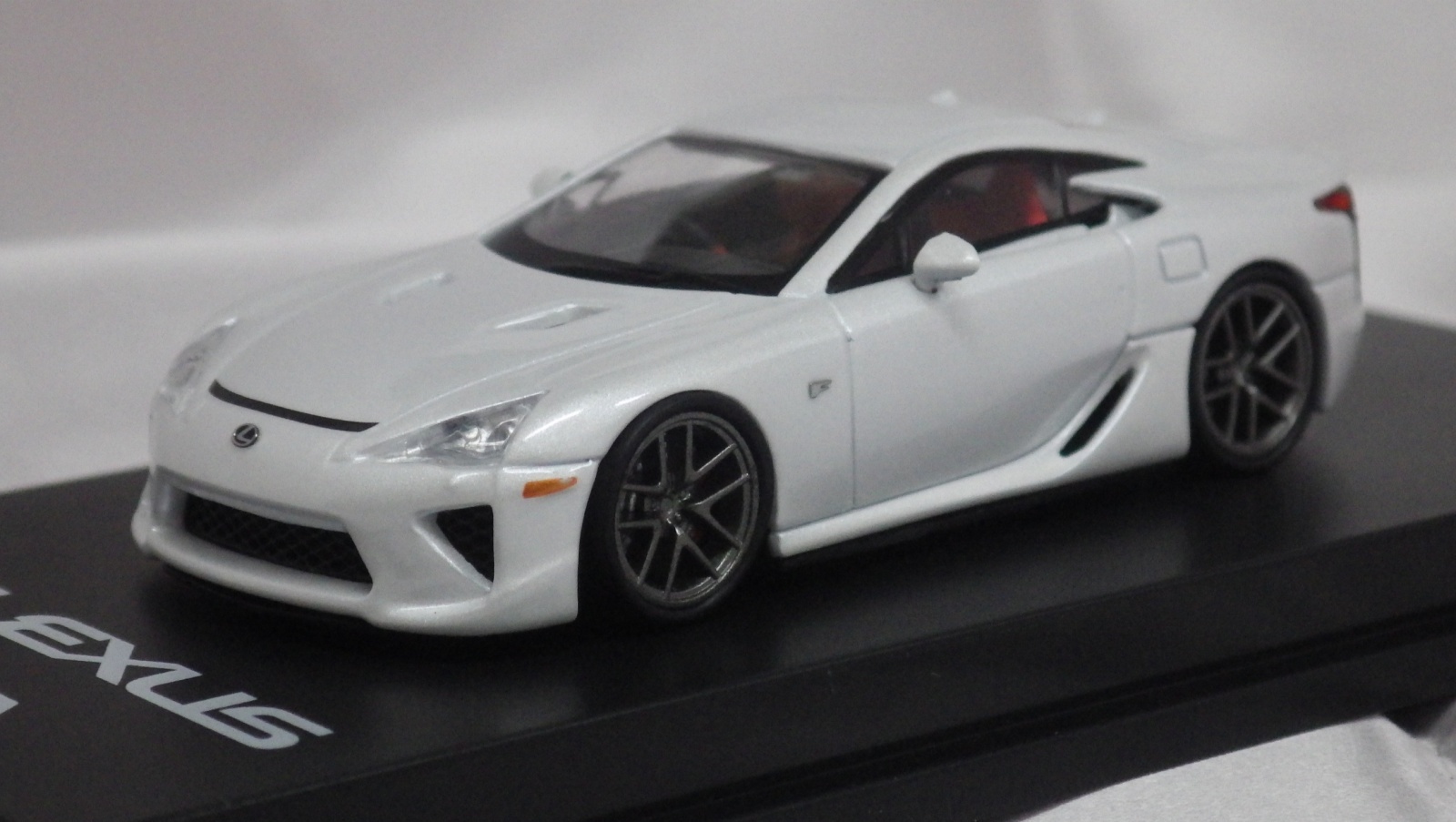 画像1: CM-MODEL TOYOTA LEXUS LFA PEARL WHITE