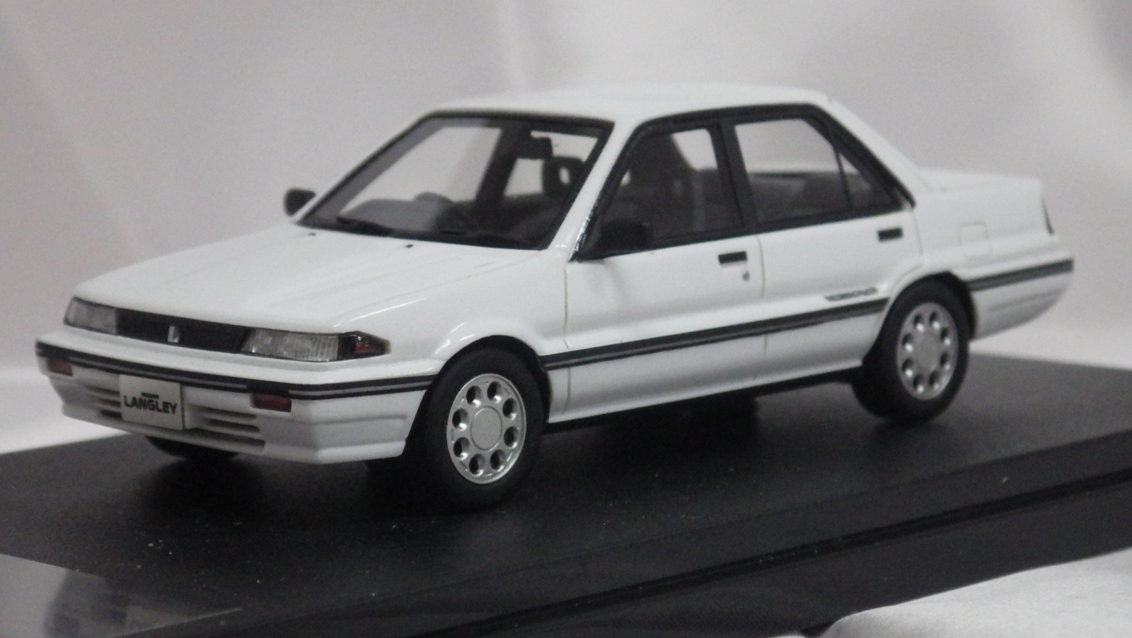 画像1: ハイストーリー 日産 ラングレー 4DOOR SEDAN GT TWINCAM(1988) CRYSTAL WHITE