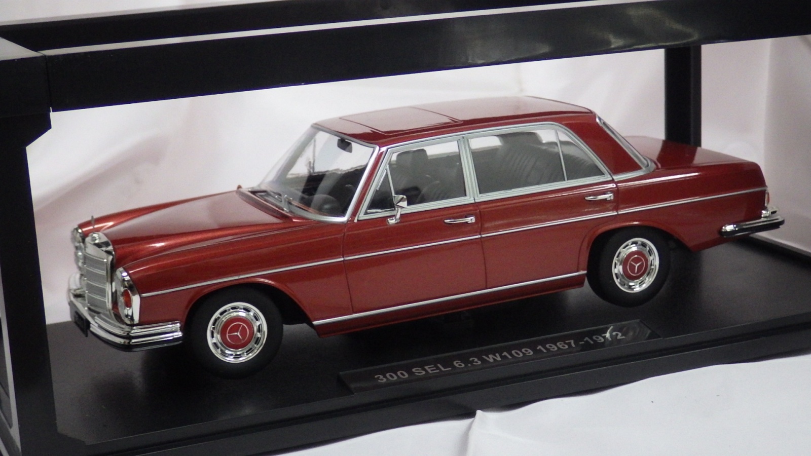 画像1: KK MODEL メルセデスベンツ 300SEL 6.3 W109 1967-1972 redmetallic